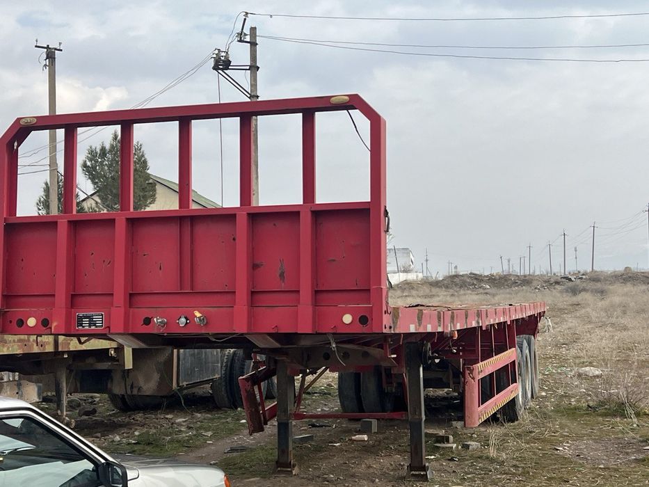 Подаётся полуприцеп  HOWO