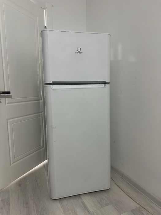 Холодильник Indesit TIA140