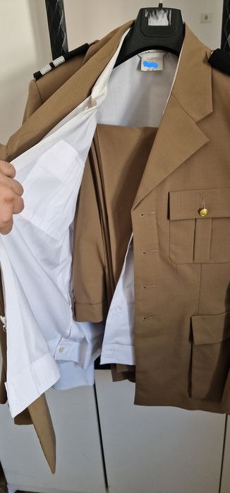 Costum militar invictus
