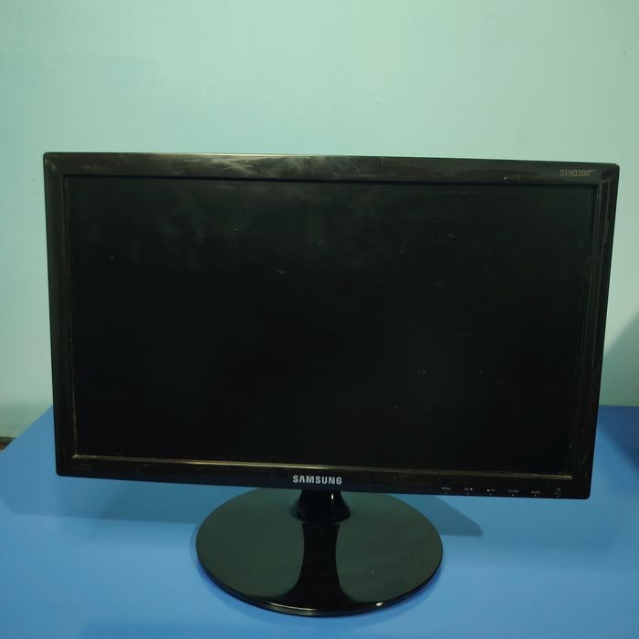 Monitor LG 19 LED kompyuter uchun