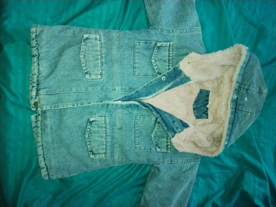 Продам куртку утепленную джинса  весна