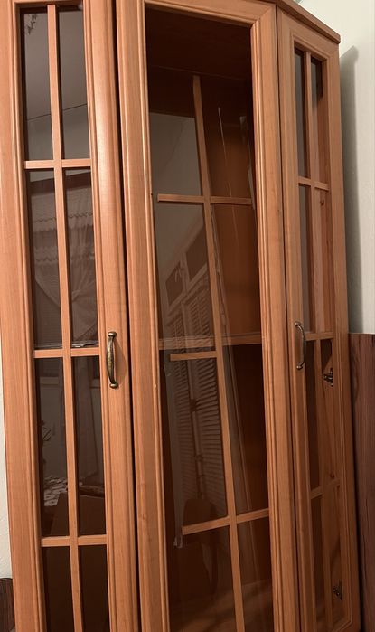 Vând vitrină+dulăpior