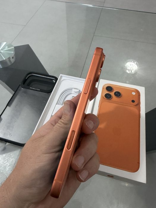 iPhone 17 Pro Max cosmic orange 256GB • ca NOU • 92 cicluri • garantie 2027 •