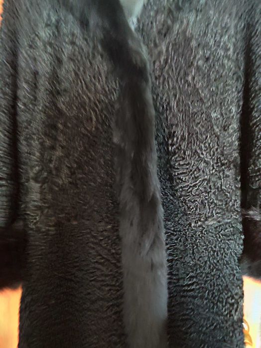 продается шуба каракулевая