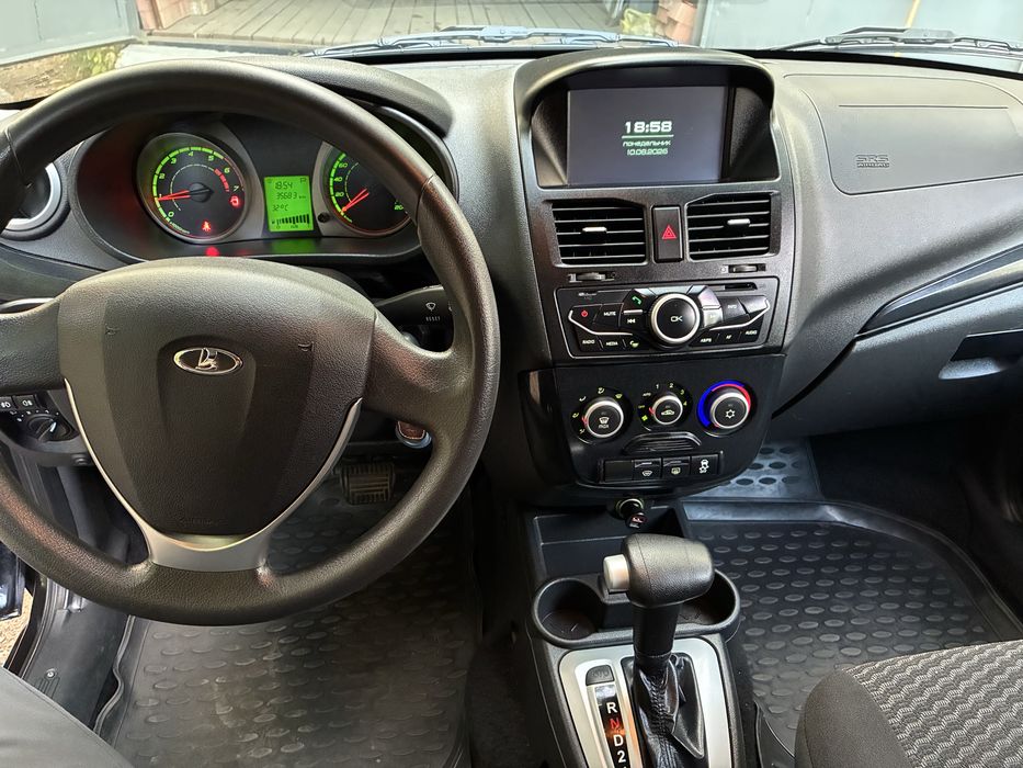 Продам Lada Kalina 2, 2015.
