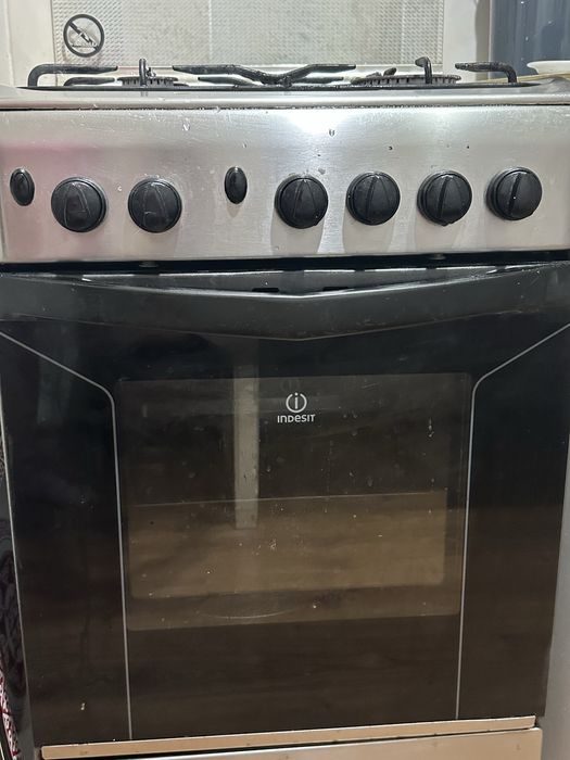 Продам кроватку-манеж, газовую плиту, пылесос