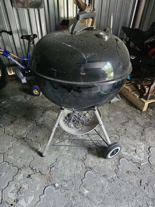 Угольный гриль Weber