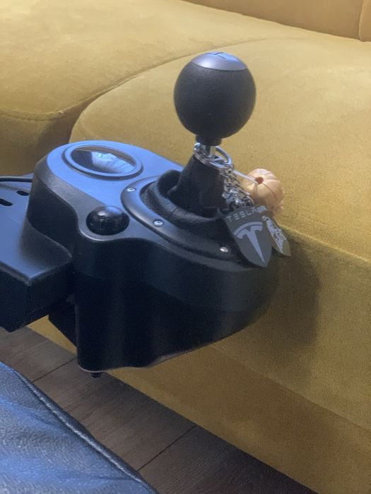 Vand urgent!!volan gaming logitech.