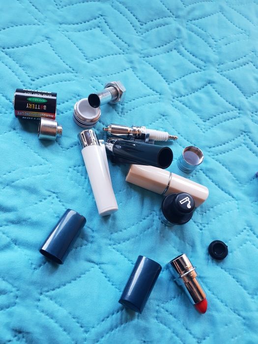 Bricheta gen cliper si masina ruj surub cu loc secret ascunzatoare