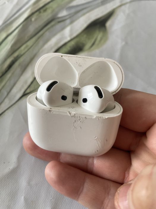 Airpods 4, все в оригинале.