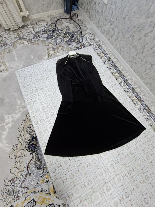 Ko'ylak sotiladi vilur matosi Razmeri 42