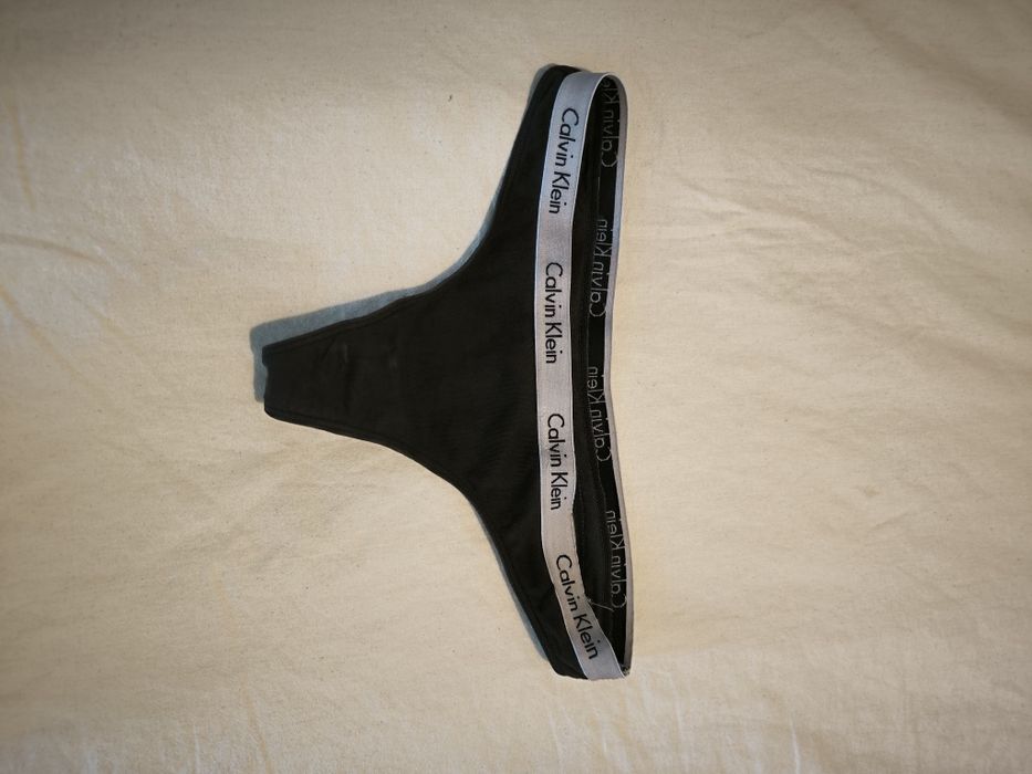Chiloți tanga purtați, dar în condiții bune. 

Doar prin curier.