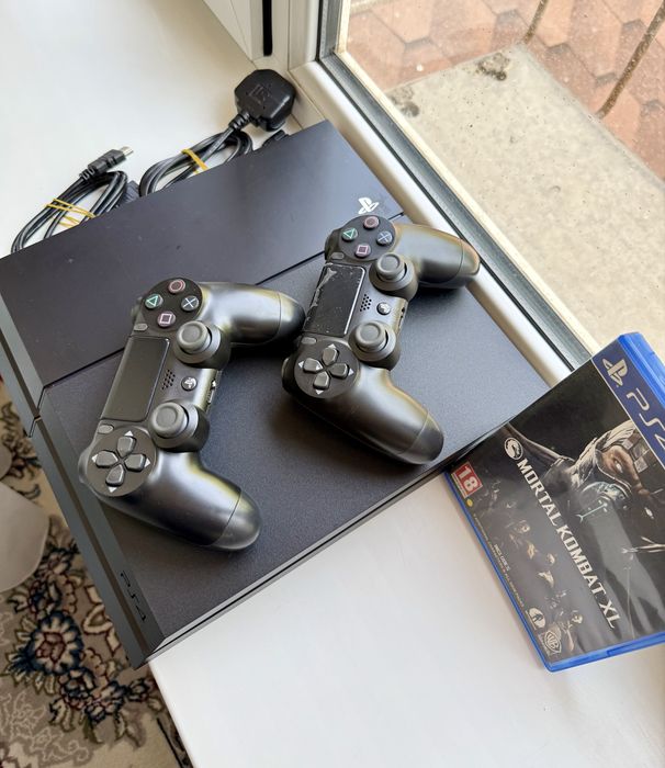 PlayStation 4 Fat 500GB +Mortal Combat XL