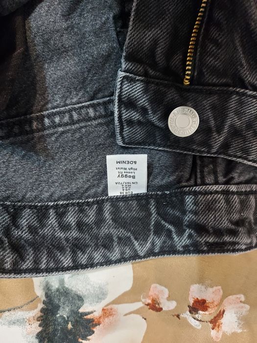 Blugi fete cumpărați din H&M