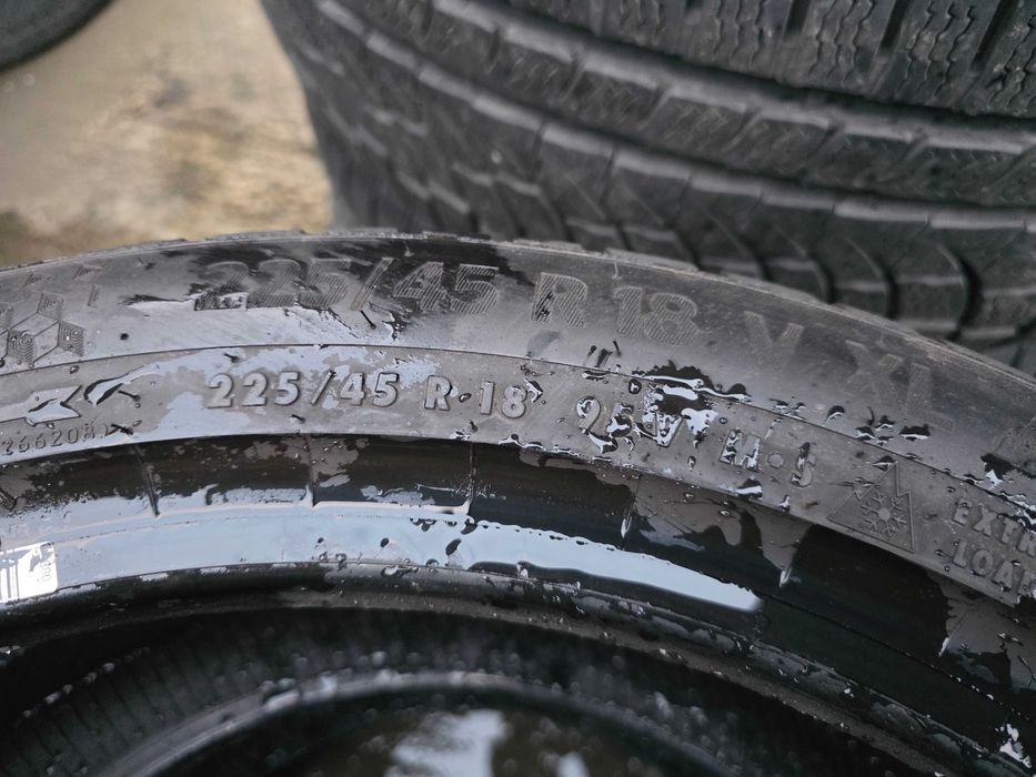 2бр Зимни гуми 225 45 18 - Contienental - DOT 2024