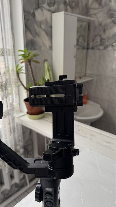 Продам стабилизатор zhiyn Crane 2