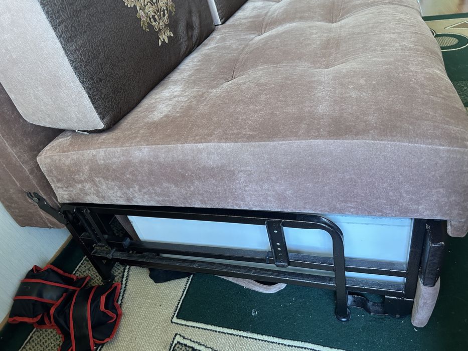 Продам диван в хорошем состаянии