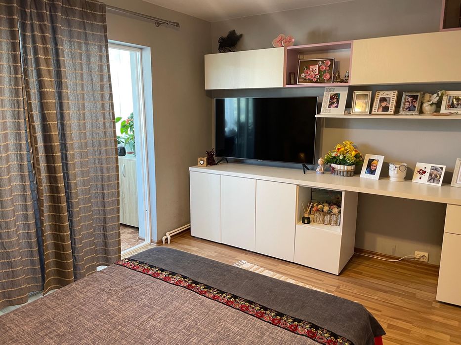 vand apartament cu 2 camere, etaj 3