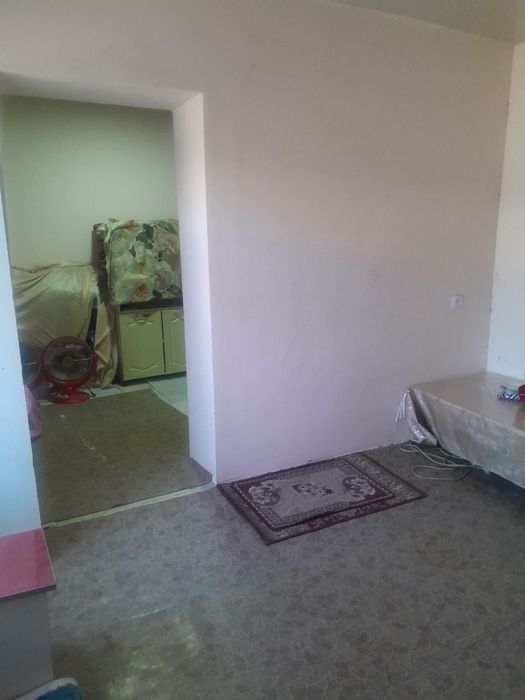 Qibray tumanida yoʻl yuzida 5 sotix uy joy sotiladi