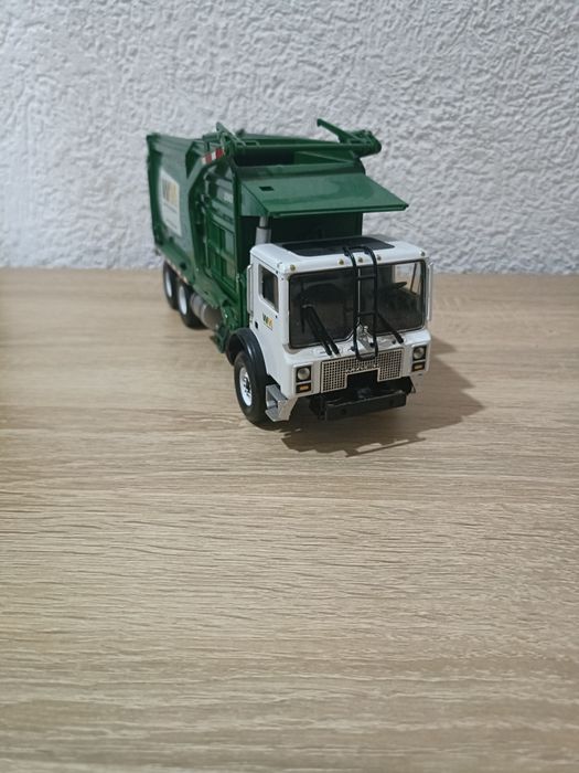 Vând mașinuțe colecție metalice