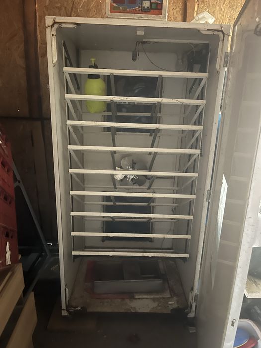 Vand incubatoare profesionale