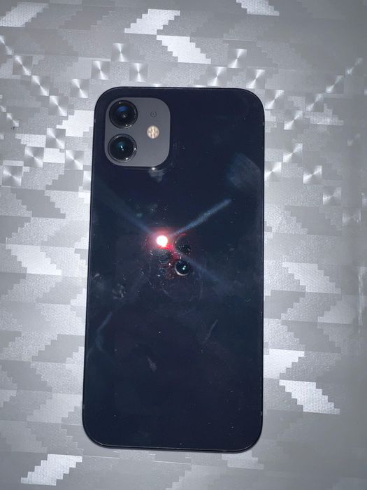 Айфон 12 сатылады