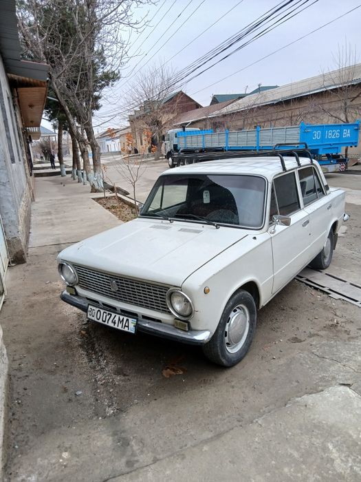 Vaz 21 011 sotiladi