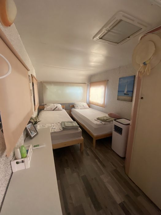 Продавам каравана Холидей на къмпинг Арапя