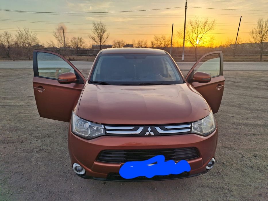 продам Mitsubishi Outlander (2012)