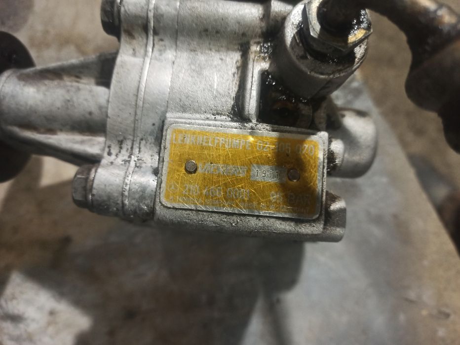 Продам насос ГУР на Мерседес 124