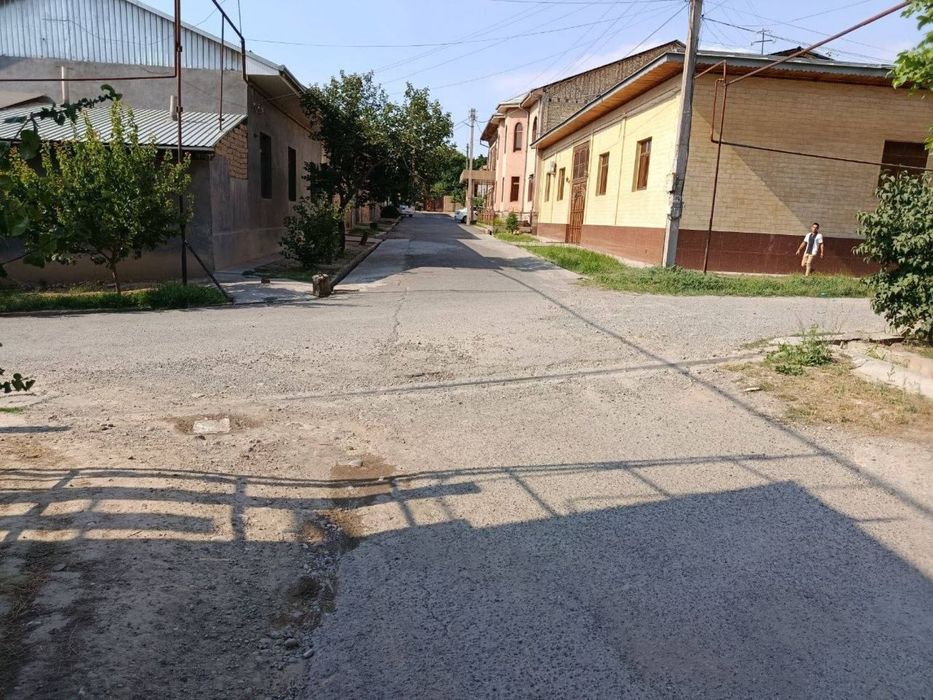 Хасанбойда 8 соток угловойда жойлашган