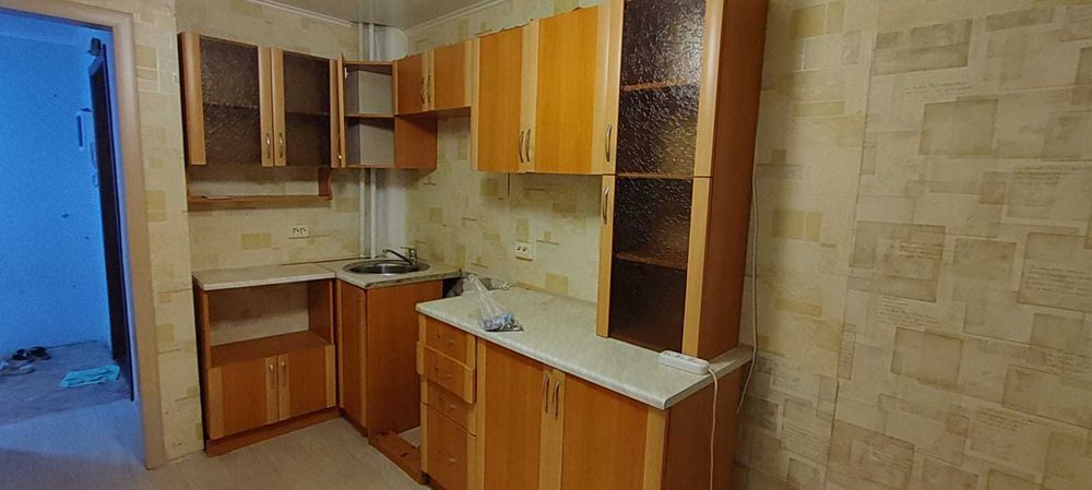 Угловой кухонный гарнитур 2.5 м (б/у)