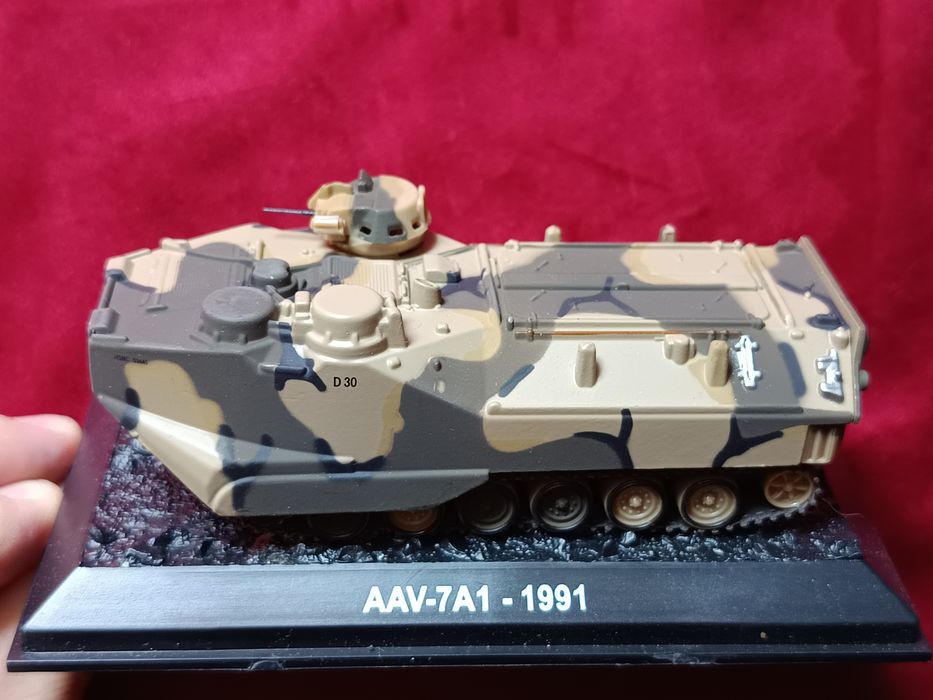 Lot 3 machete militare/ Tanc/ Transportor blindat/ Blindat antiaerian/ preț pe lot !