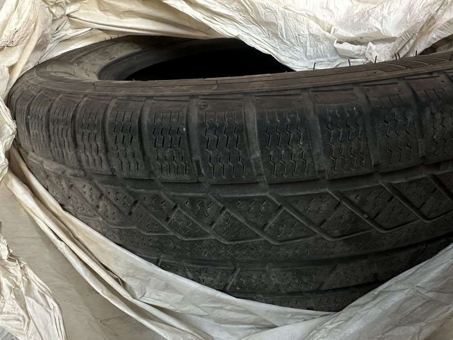 Продаю зимние шины 235/60/17