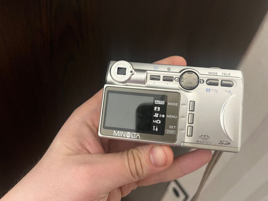 Minolta Dimage G400 цифров фотоапарат