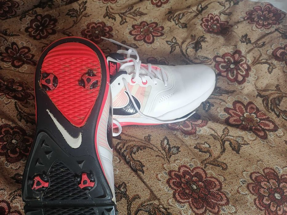 Обувки за голф номер 45