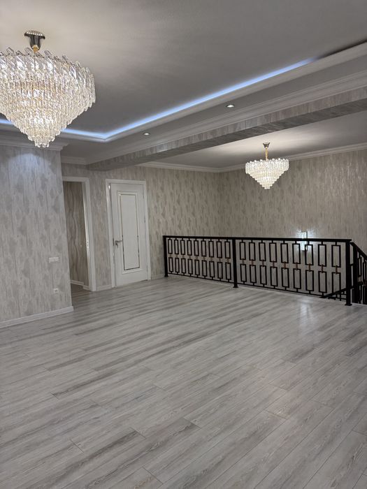 Уч кахрамон евро уй сотилади. 4  сотих кадастр ва канализация бор.