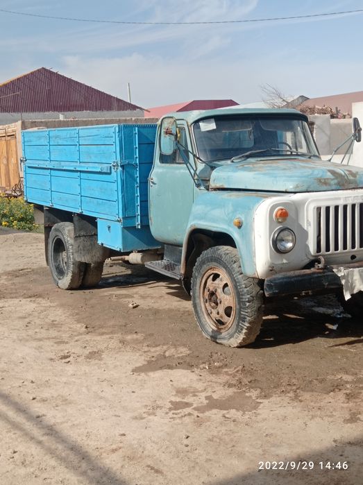 Газ 52 бортовой .