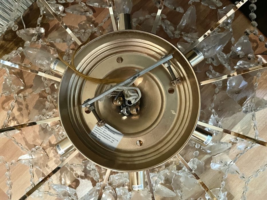 продам люстру золотого цвета