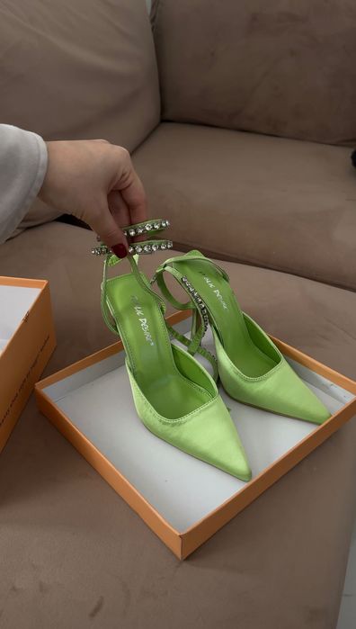 Обувки на висок ток