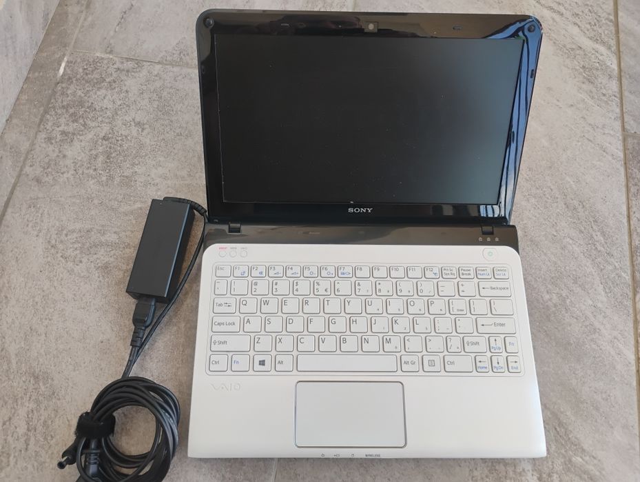 Sony Vaio HD perfect funcțional.Schimb cu consola jocuri.
