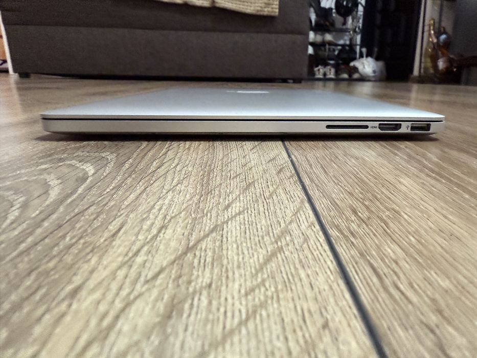 Macbook Pro 15 Mid 2015 16GB Ram 512GB SSD Intel I7