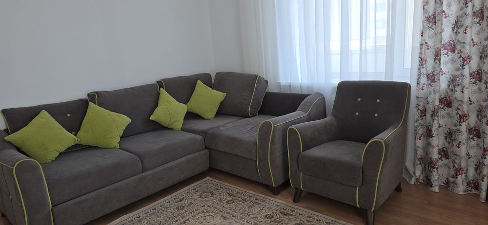 Угловой диван и кресло