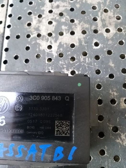 Contact auto cu cheie vw passat b6 3c 3c0905843q