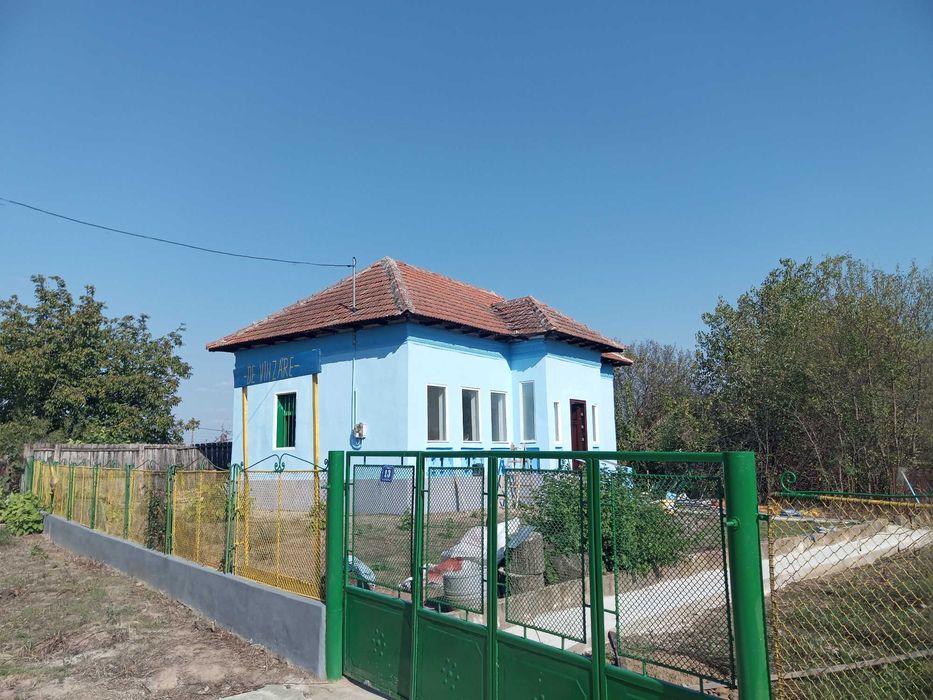 Casa cu teren 2000 m.p.