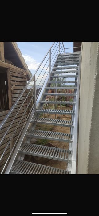 Confectionam scari metalice galvanizate