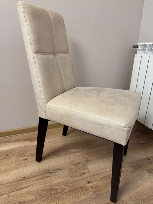 Трапезен стол – бежов, много запазен (Мебели Виденов)