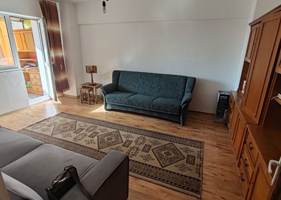 Închiriez apartament