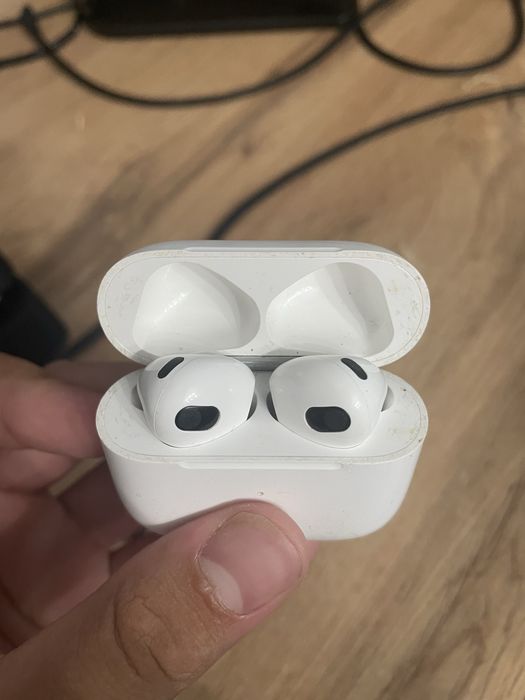 AirPods третьего поколения