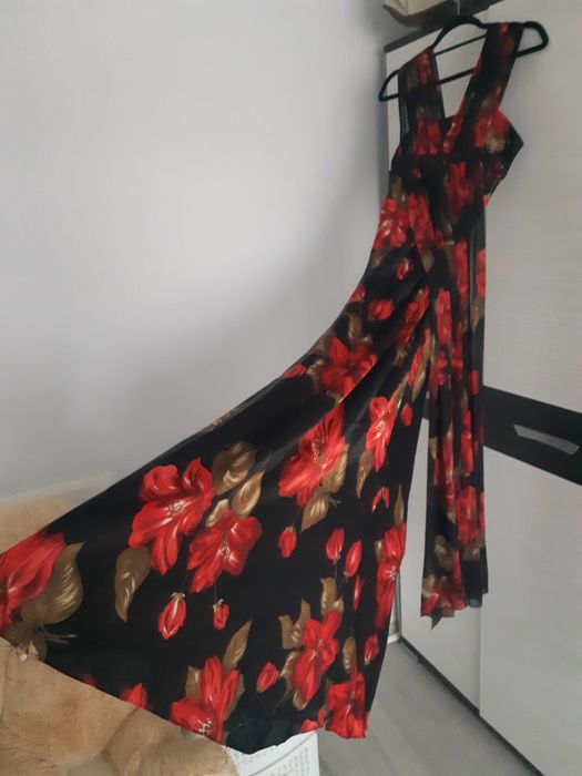 vand rochita foarte eleganta, material finut